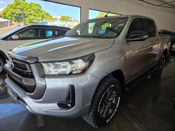 TOYOTA HILUX 2.8 D-4D TURBO DIESEL CD SR 4X4 AUTOMÁTICO